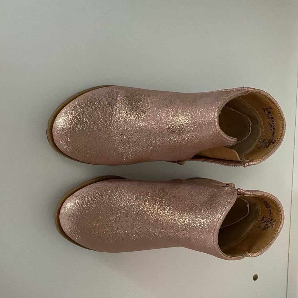 EUC Little Girls Rose Gold Metallic Booties